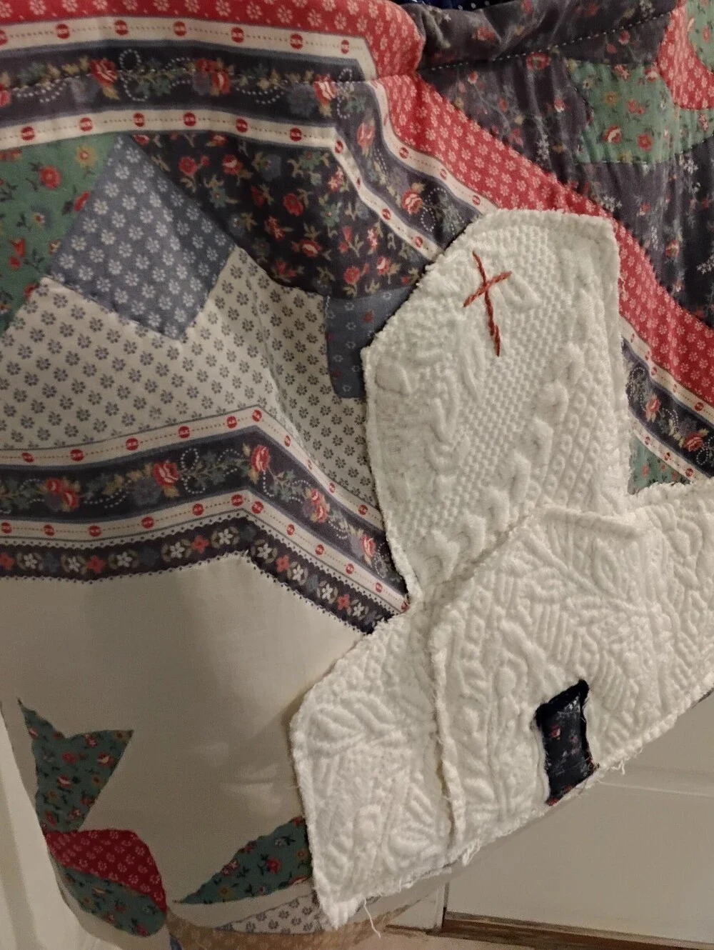 4046 Large Church Applique Quilt Tote Bag.
